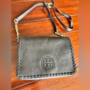 TORY BURCH MARION BLACK PEBBLED LEATHER CLUTCH/CROSSBODY